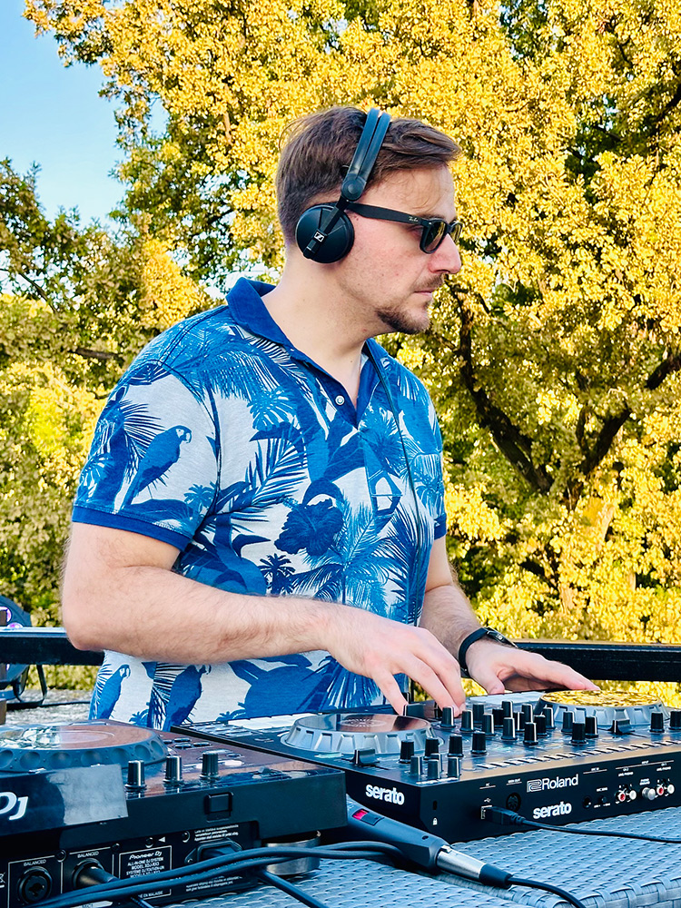  ABC Daily Social Parties – DJ